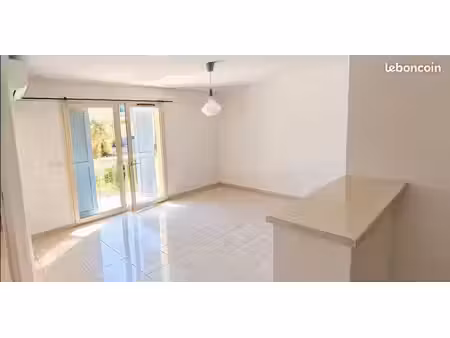 particulier vend t2 climatisé libre