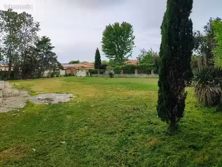 terrain 1370 m² eaunes