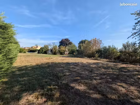 rare - terrain constructible  parcelle de 902 m² à saubens – environnement calme  ruisseau