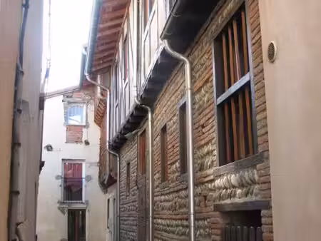 petite maison centre ville historique  charmant  tout meublée