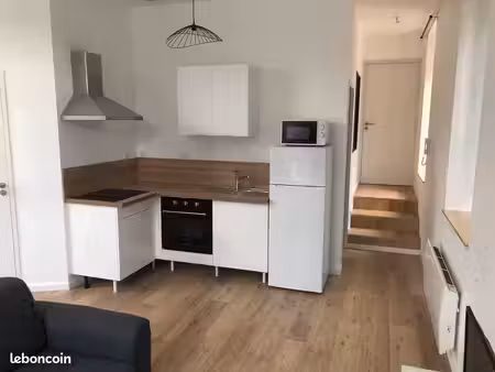 appartement t2 - 40m2 - dans petit immeuble restauré à neuf - meublé - centre-ville histor