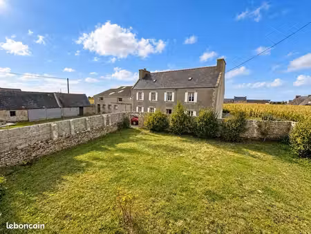à louer – maison rénovée de 123 m² avec jardin  2 garages – à 800 m de la mer – kerlouan