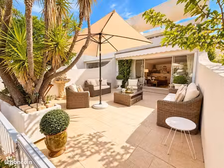 port camargue – marina en duplex 119 m² avec quai privatif