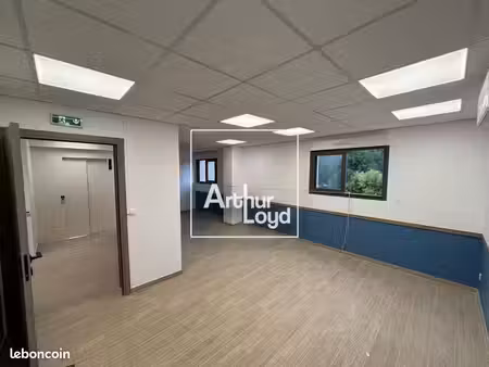 bureau 58 m²