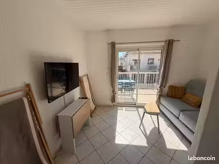 studio meublé lumineux avec terrasse – jusqu’au 15 juin