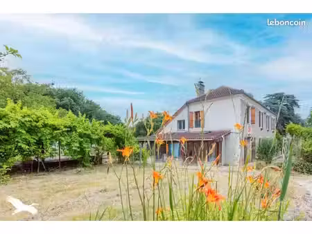 maison 8 pièces 214 m²