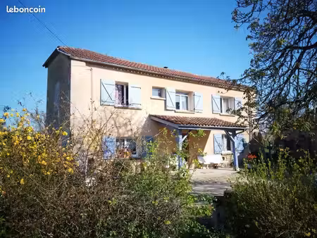 belle maison ancienne avec dépendance et terrain