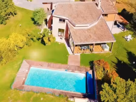 maison architecte 250m². 8 pièces. jardin 2700m². garage. véranda. vue pyrénées