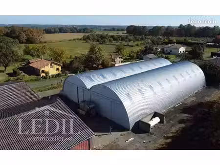 local commercial 1 750 m²