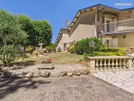 propriété 9 pièces 345 m²