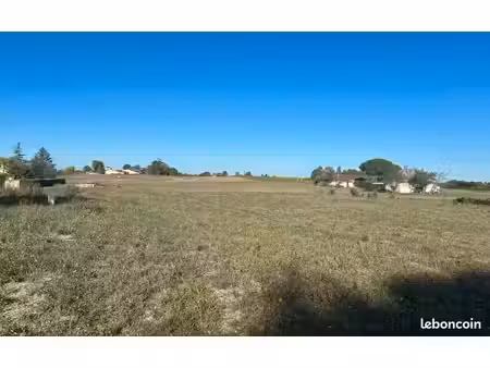 terrain 1 017 m² cars