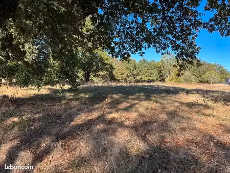 terrain 3 820 m² porcheres