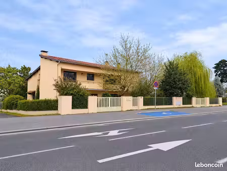 vend villa / local professionnel 310m²