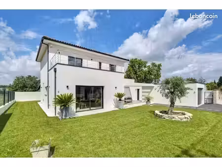 villa contemporaine avec vue
