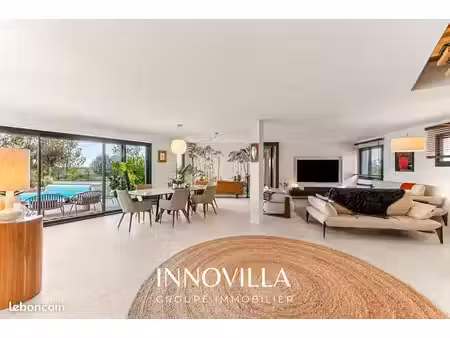 propriété 6 pièces 225 m²