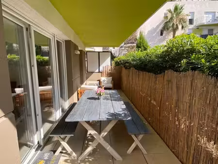 t2 meublé 41 m2 - terrasse 15 m2  climatisation et box fermé