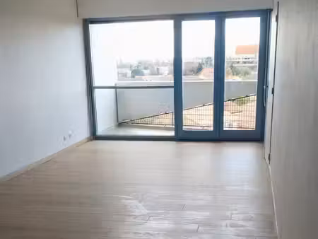 pessac campus – t2 50 m²  dernier étage  double balcon + parking