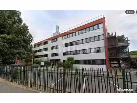 bureau 1 330 m²