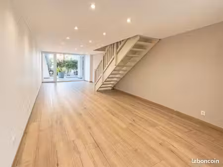 local commercial 90m2 -la grande motte- centre ville