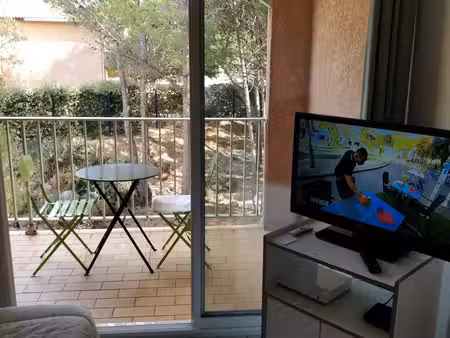 studio rénové 20m² avec ascenseur  terrasse & parking