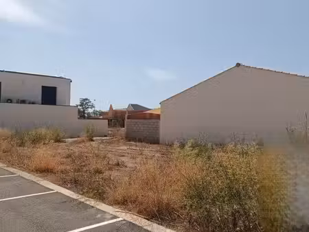 terrain constructible d'angle 320m2 viabilisé - proche mer