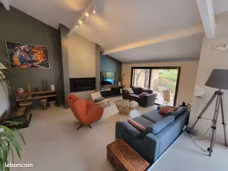 belle maison avec piscine à louer