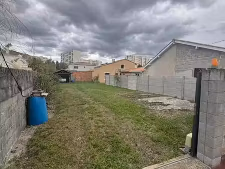 terrain 856 m² parempuyre