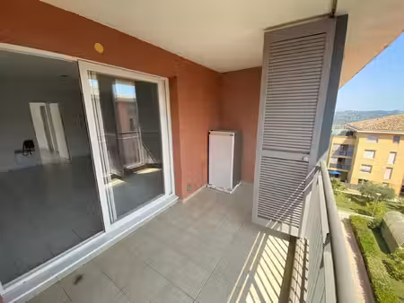 2 pièces dernier étage et garage