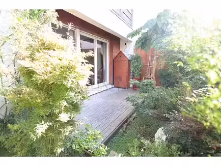 appartement traversant 3 pièces avec 2 jardins et 2 parkings