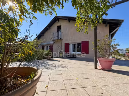 maison de 211 m² – 5 chambres – spa – grands garages et dépendances – terrain de 2 305 m²