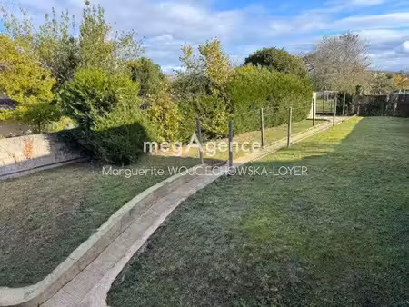 maison de village – 3 chambres  garage et grand terrain de 1 400 m²