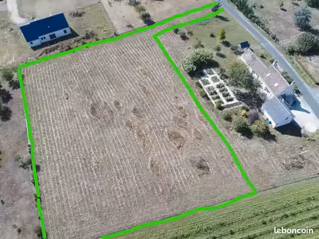 beau terrain de 4 500m2