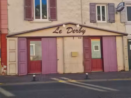 immeuble 7 pièces avec grande cour fermée - proche centre-ville