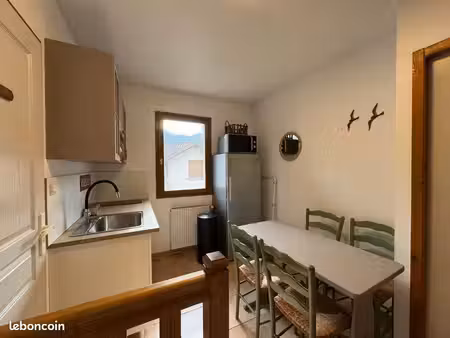 ? chambre meublée à louer – espaces communs équipés & piscine/jardin