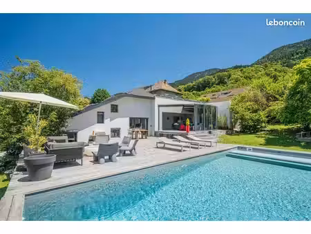 propriété 8 pièces 230 m²