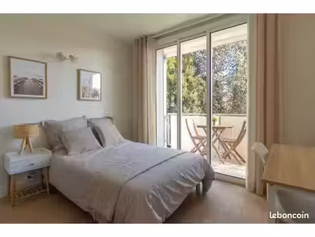 jolie chambre balcon privé - appart rénovée ?