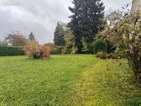 terrain constructible de 400 mètres carrés environnement agréable