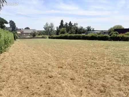 terrain 1 300 m² chinon