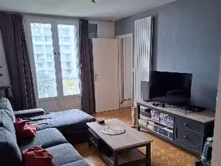 t4 de 68 m² avec balcon  loggia  cave et ascenseur
