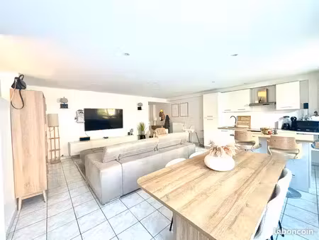 appartement t3 72 m² & 18 m² de terrasse dans une copro de trois lots