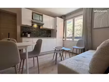 superbe t2 rénové 23m² (6 couchages) - skis aux pieds & piscine - les 2 alpes (champamé)