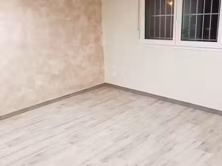bureau  local professionnel  stockage  atelier