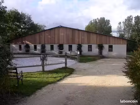 magnifique propriété équestre  située proche de tours et de la charte-sur-le-loir. accès à