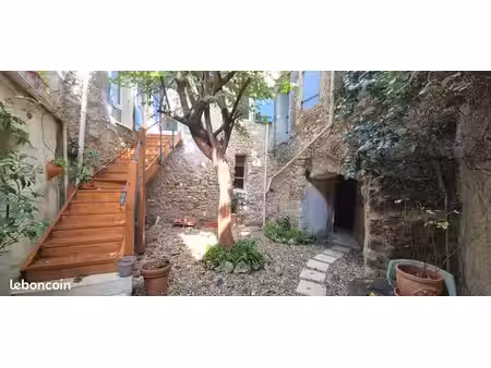 maison médiévale de caractère entièrement rénovée  187 m²  dpe b. garage  patio  terrasses