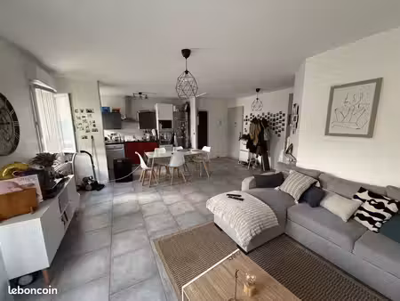à louer — t3 58 m² rénové — double garage + cour privative — tours / la riche sainte-anne