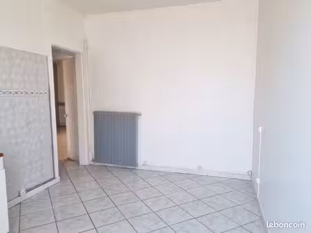 particulier loue appartement f2