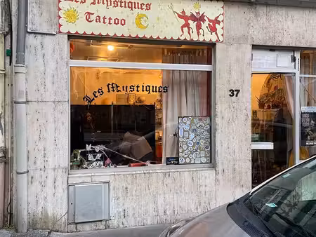 à céder – local commercial – tours bas de la tranchée – tramway en face – sans droit au ba