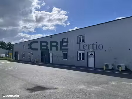 local d'activite 1185 m² veigné