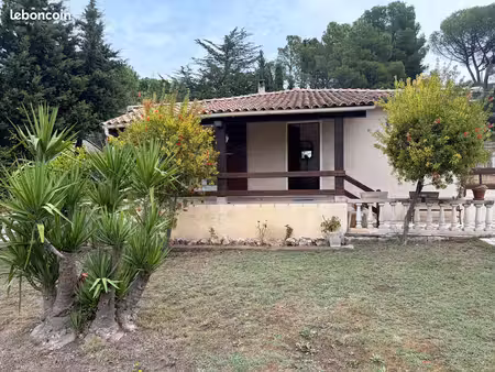 maison de 93.3 m2 + garage de 17m2 + terrain de 900m2 + partie de terrain constructible