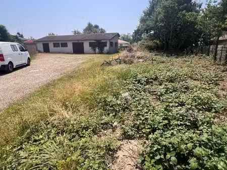 terrain constructible avec bâtiment